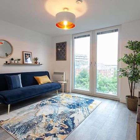 Superb 2 Bed Flat 5Min To Old Trafford Stadium Manchester Buitenkant foto