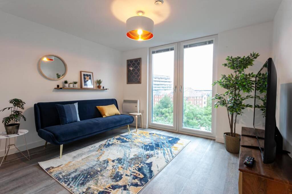 Superb 2 Bed Flat 5Min To Old Trafford Stadium Manchester Buitenkant foto