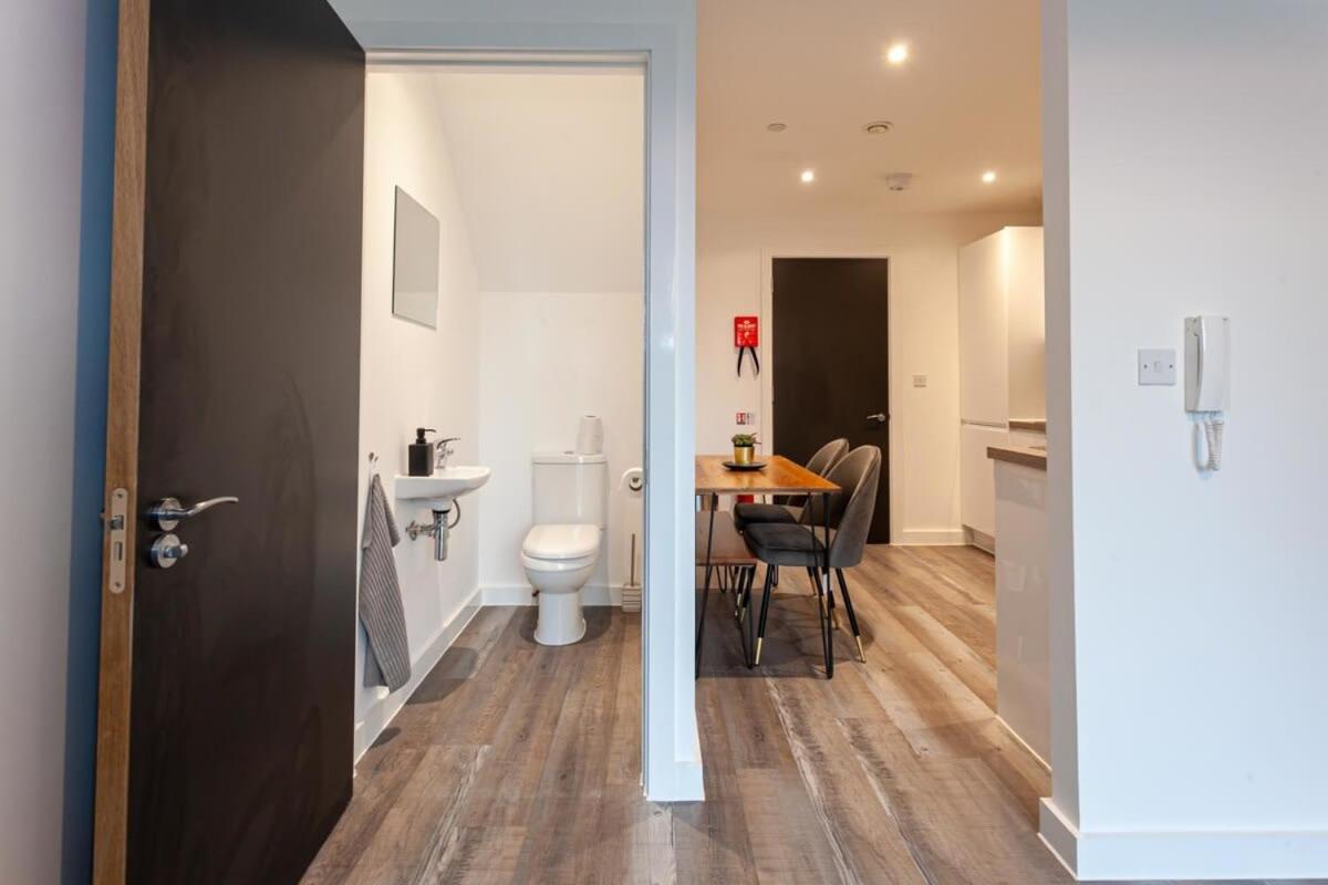 Superb 2 Bed Flat 5Min To Old Trafford Stadium Manchester Buitenkant foto