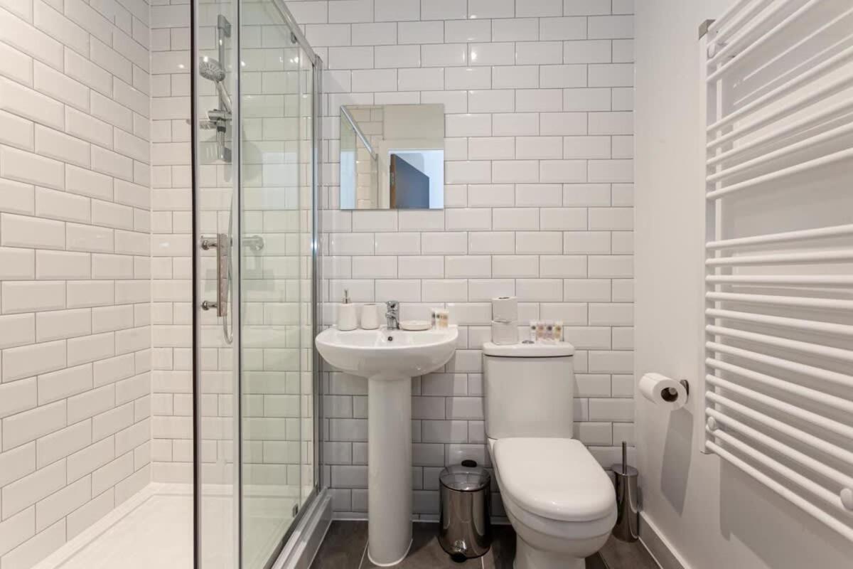 Superb 2 Bed Flat 5Min To Old Trafford Stadium Manchester Buitenkant foto