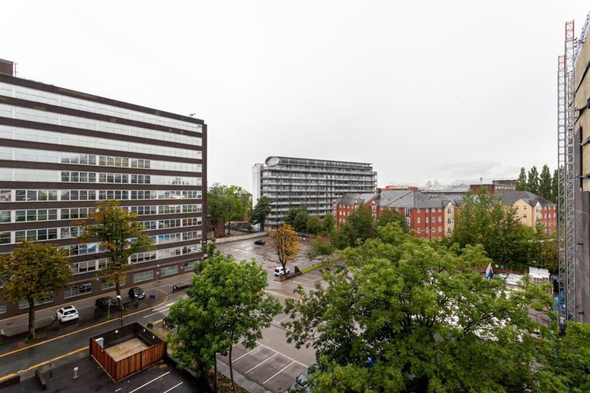 Superb 2 Bed Flat 5Min To Old Trafford Stadium Manchester Buitenkant foto